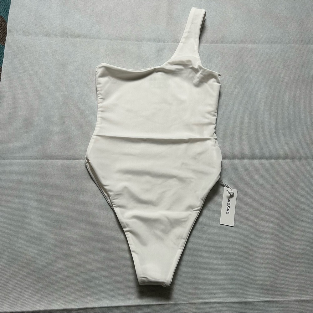 AEXAE white one shoulder one piece swimsuit NWT size medium